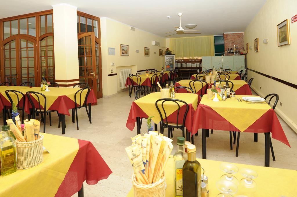 Hotel Marina مونتيكاتيني تيرمي المظهر الخارجي الصورة